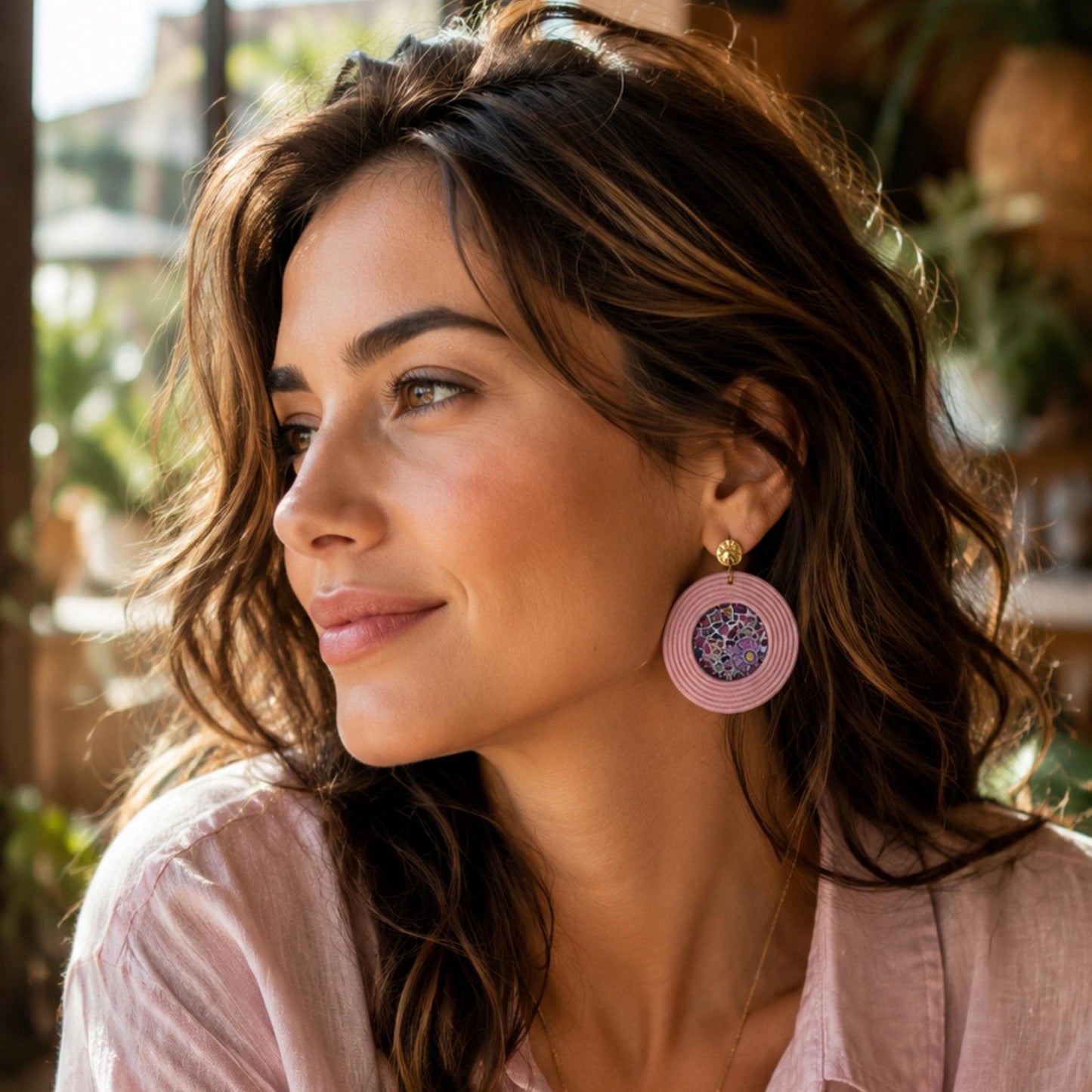 Pendientes Rosa Pastel Grandes Trencadís Gaudí Joyería de Autor en Algodón y Resina Diseño Arte Portable Regalo Cultural Edición Limitada 30
