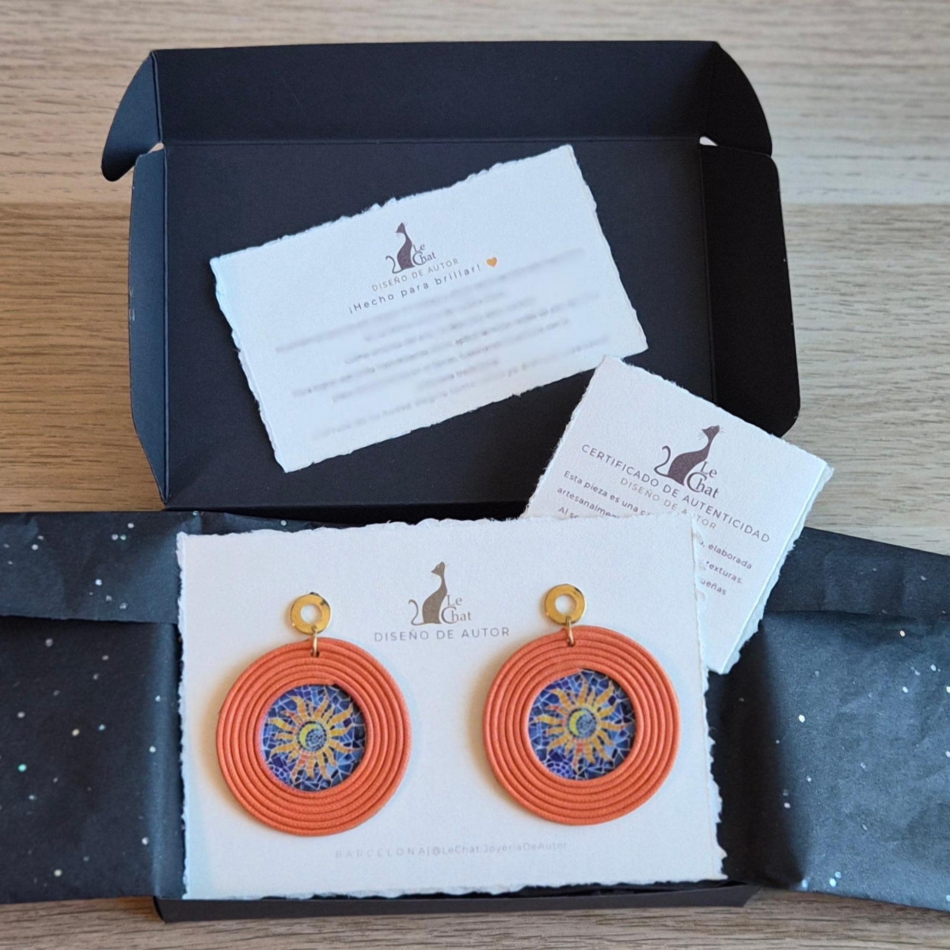 Pendientes Naranjas Grandes Trencadís Gaudí Joyería de Autor en Algodón y Resina Diseño Arte Portable Regalo Cultural Edición Limitada de 30