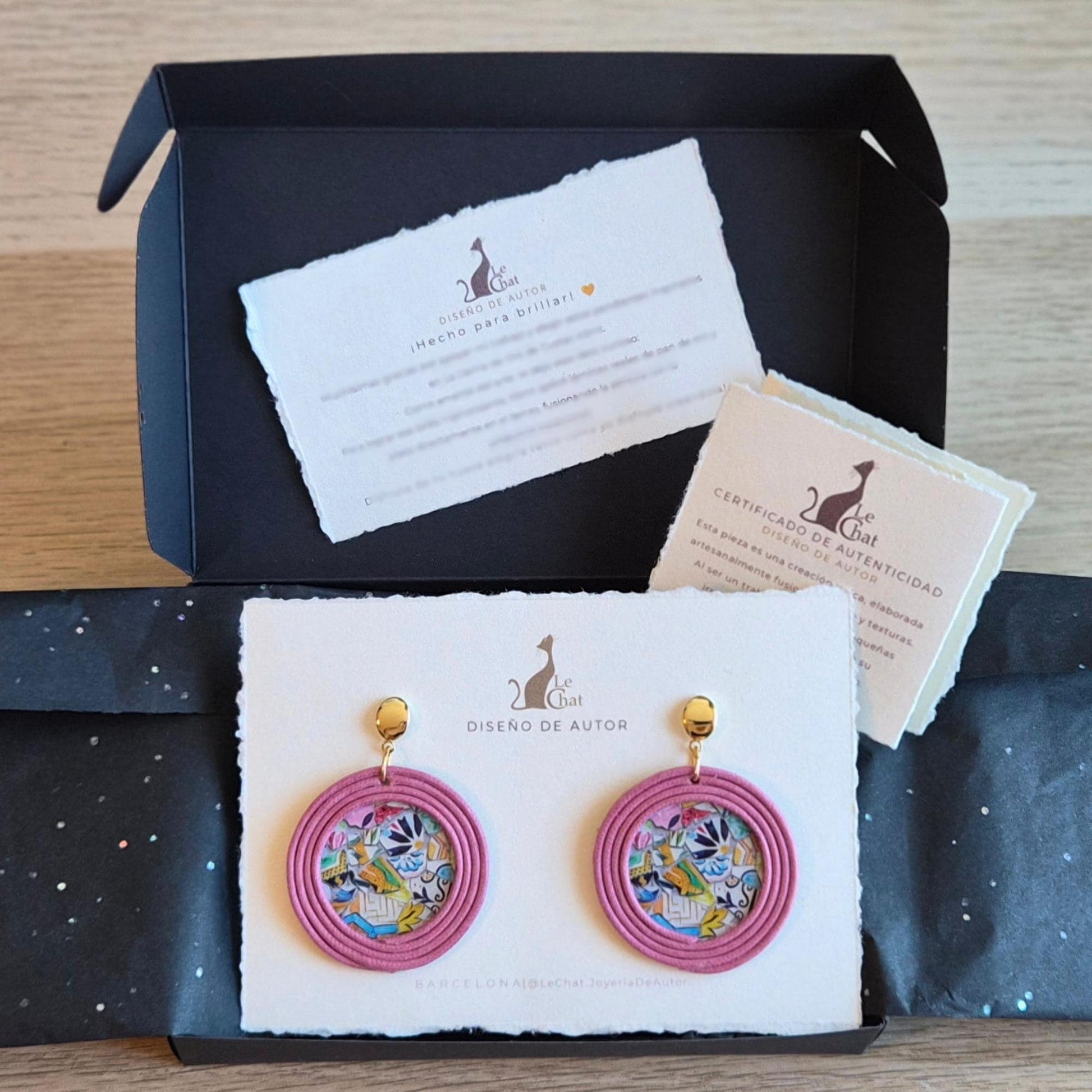 Pendientes Rosa Intenso Grandes en Trencadís Gaudí Joyería de Autor en Algodón y Resina Edición Limitada 30 con Certificado de Autenticidad