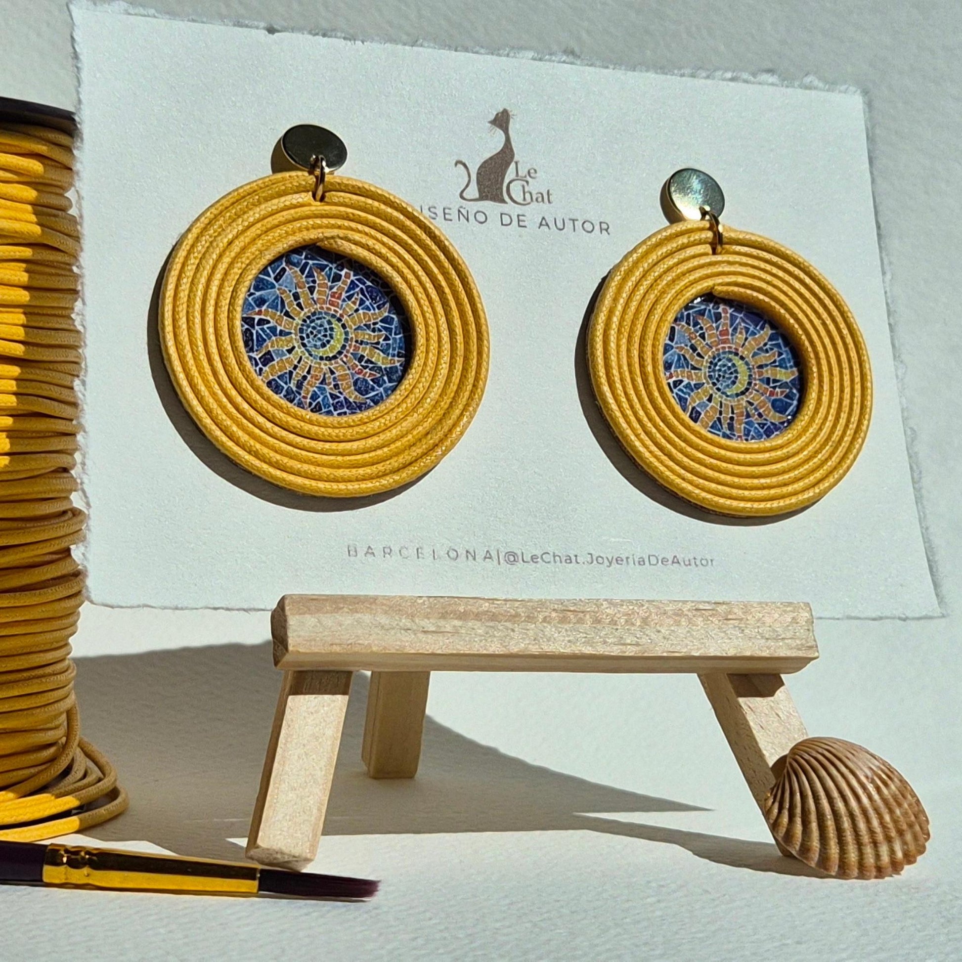 Pendientes Amarillos Grandes de Trencadís Gaudí Joyería de Autor en Algodón y Resina Edición Limitada de 30 con Certificado de Autenticidad