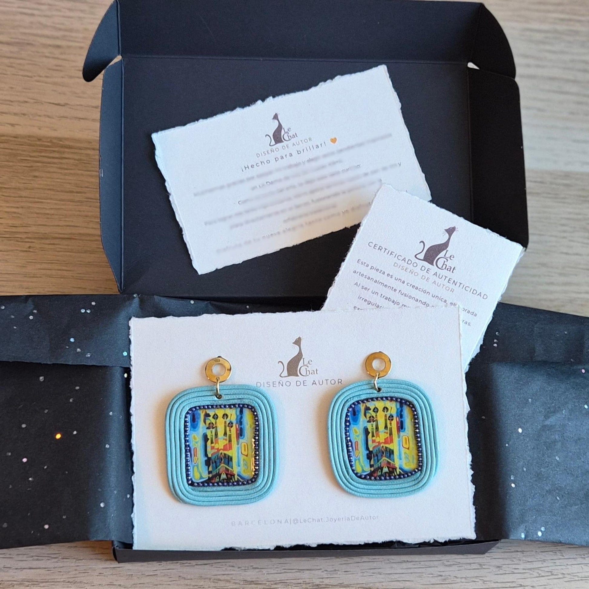 Pendientes Sagrada Familia Joyería de Autor Cuadrados en Algodón Azul Aguamarina y Resina Pieza Única con Certificado de Autenticidad