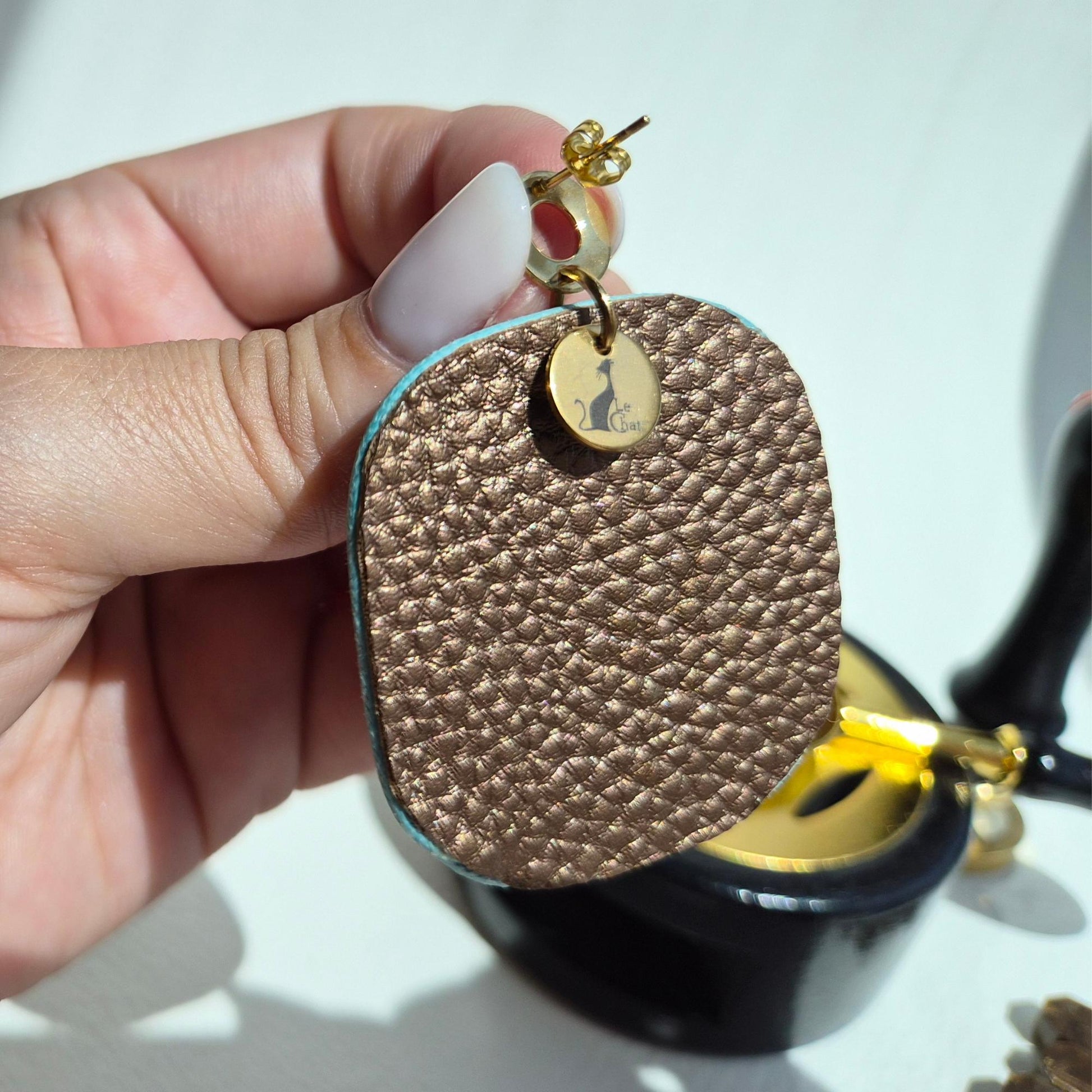 Pendientes Sagrada Familia Joyería de Autor Cuadrados en Algodón Azul Aguamarina y Resina Pieza Única con Certificado de Autenticidad