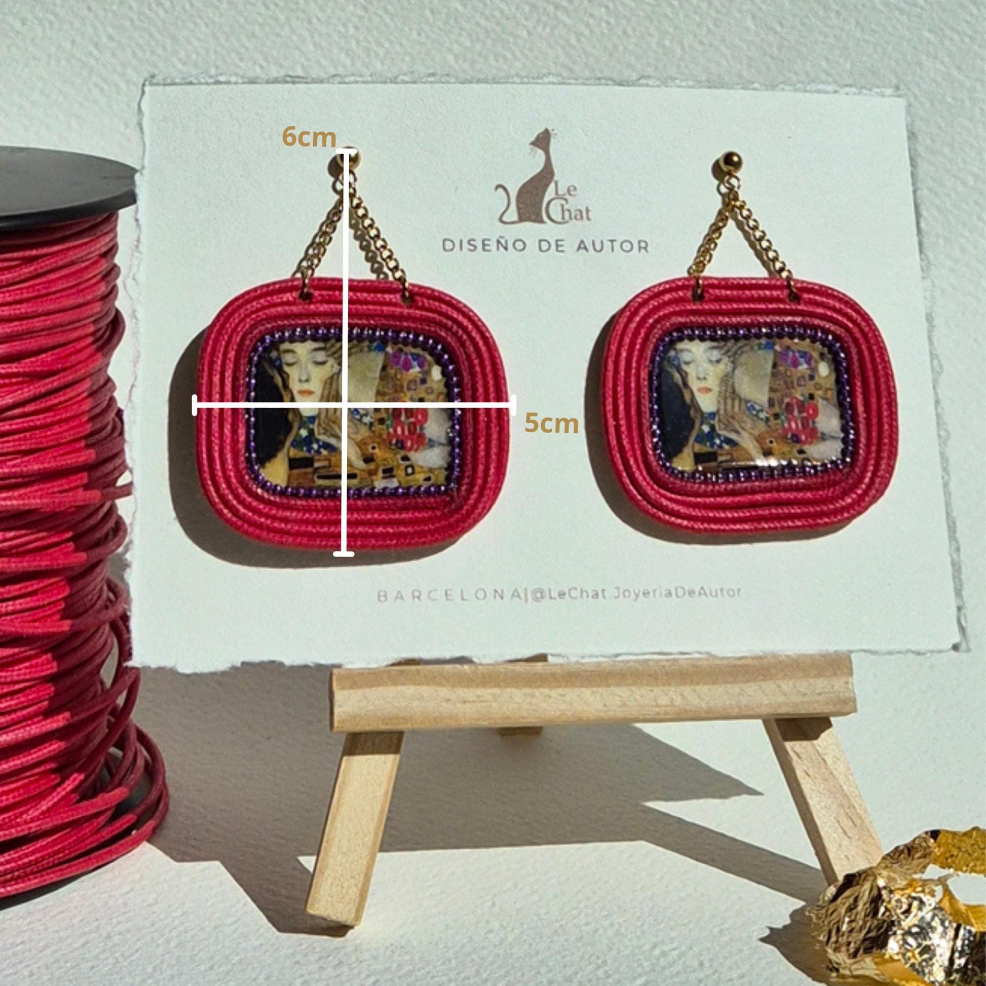 Pendientes Klimt Joyería de Autor Formato Galería Rojo y Resina Pieza Única Obra de Colección con Certificado de Autenticidad