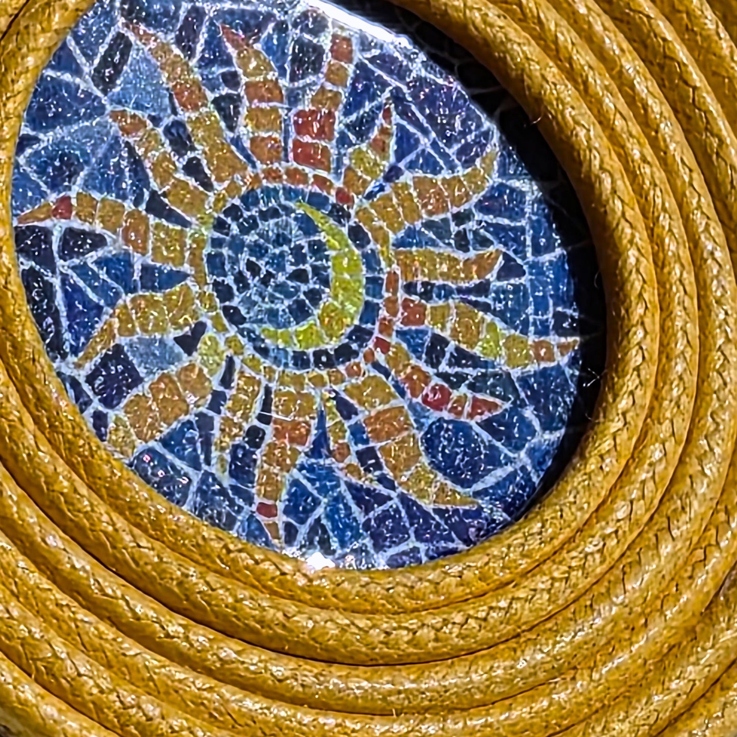 Pendientes Amarillos Grandes de Trencadís Gaudí Joyería de Autor en Algodón y Resina Edición Limitada de 30 con Certificado de Autenticidad