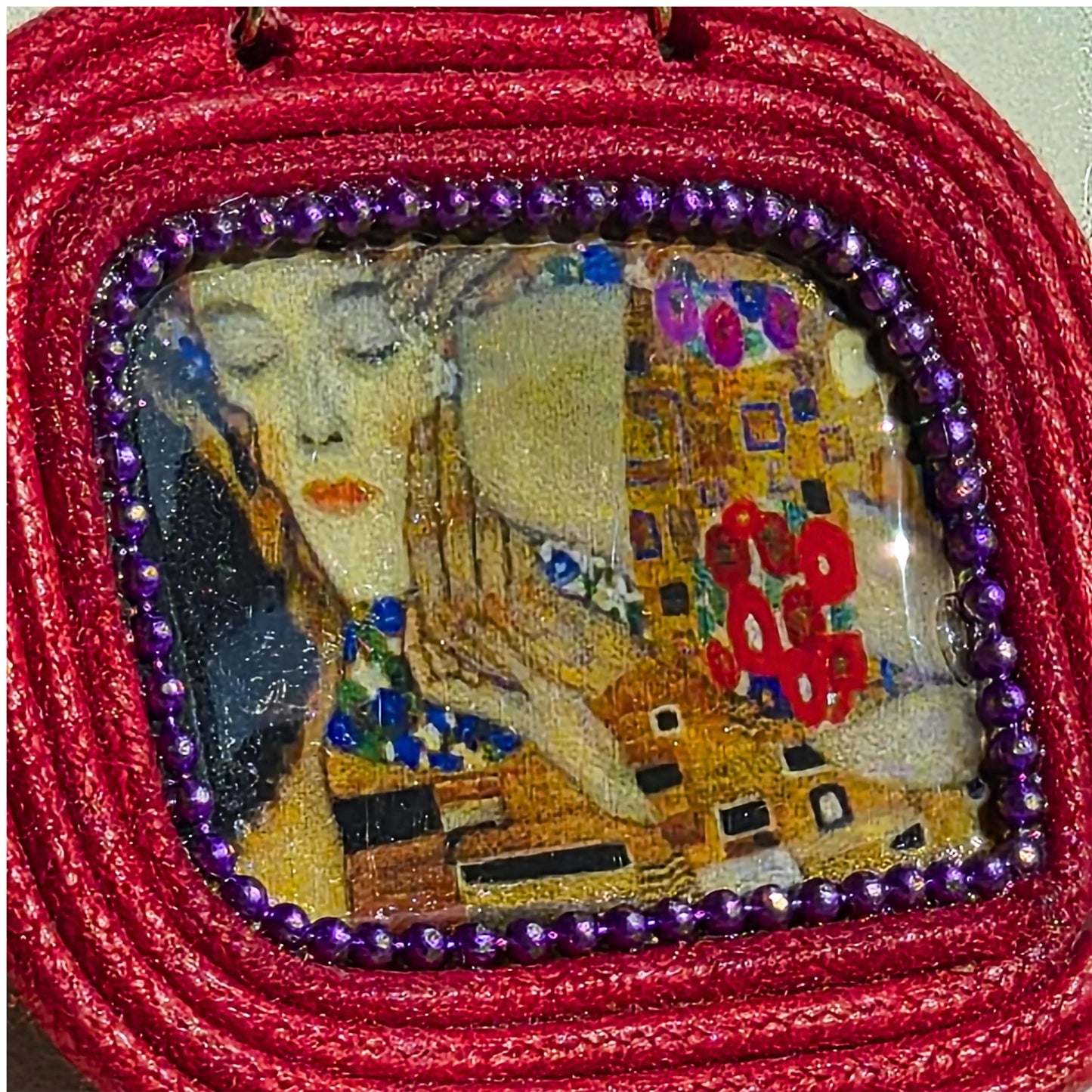 Pendientes Klimt Joyería de Autor Formato Galería Rojo y Resina Pieza Única Obra de Colección con Certificado de Autenticidad
