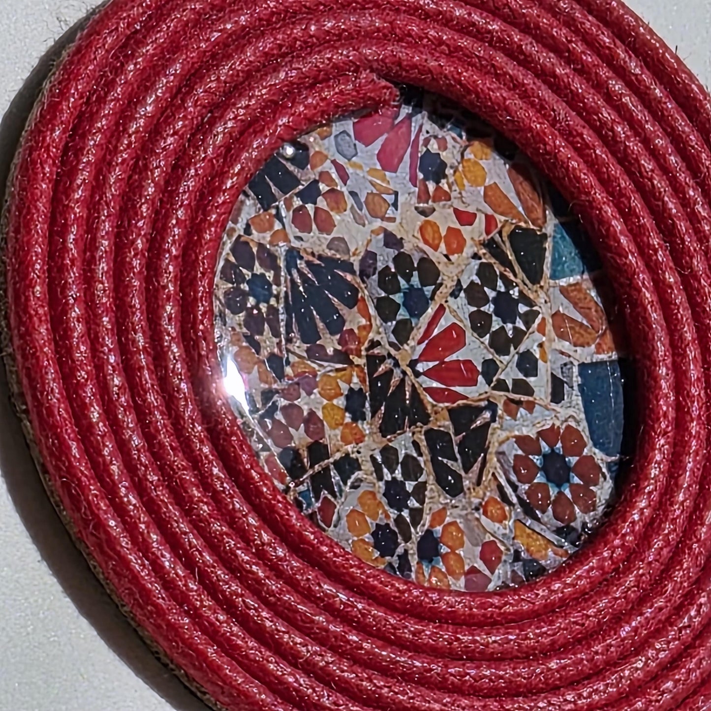 Pendientes Rojo Carmín Trencadís Gaudí Joyería de Autor en Algodón y Resina Grandes Edición Limitada 30 con Certificado de Autenticidad