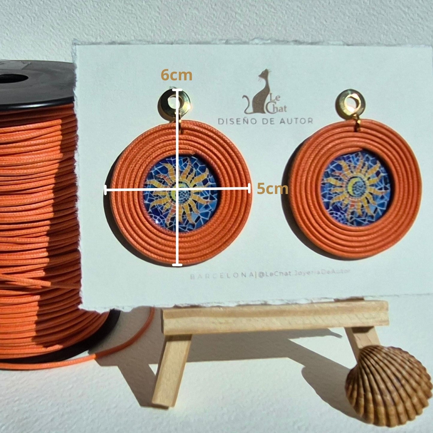 Pendientes Naranjas Grandes Trencadís Gaudí Joyería de Autor en Algodón y Resina Diseño Arte Portable Regalo Cultural Edición Limitada de 30