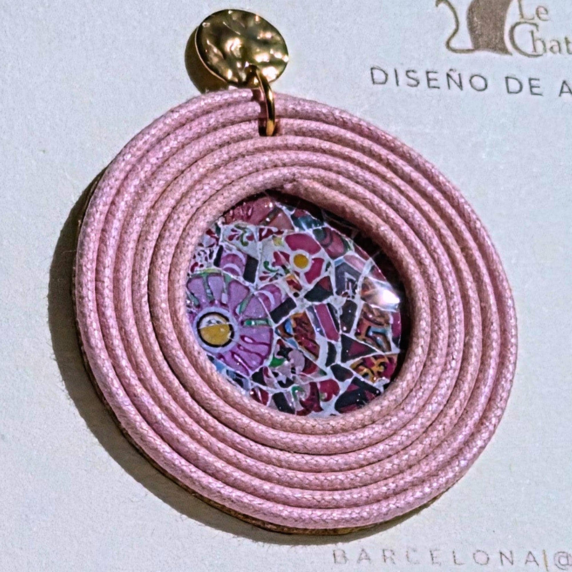 Pendientes Rosa Pastel Grandes Trencadís Gaudí Joyería de Autor en Algodón y Resina Diseño Arte Portable Regalo Cultural Edición Limitada 30