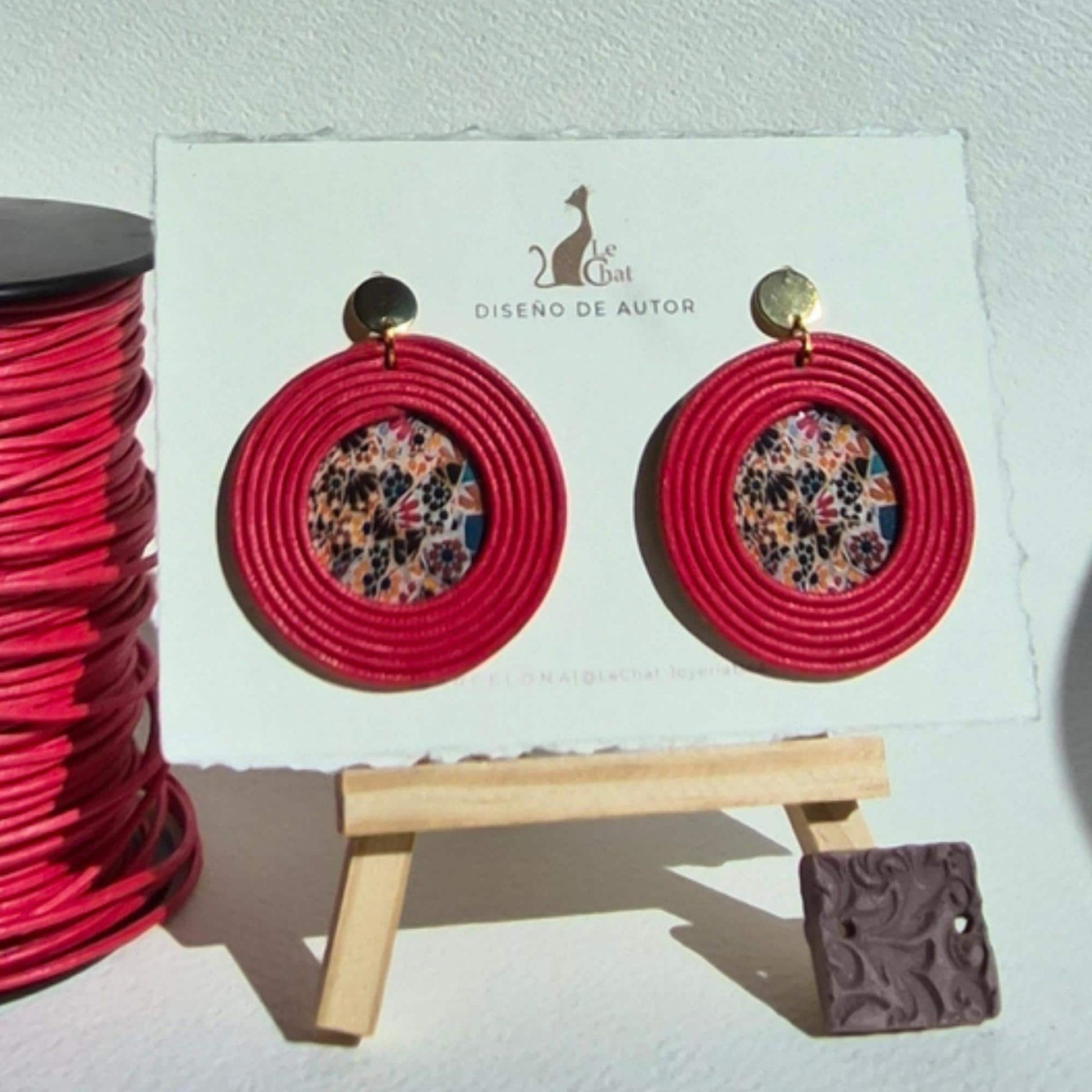 Pendientes Rojo Carmín Trencadís Gaudí Joyería de Autor en Algodón y Resina Grandes Edición Limitada 30 con Certificado de Autenticidad