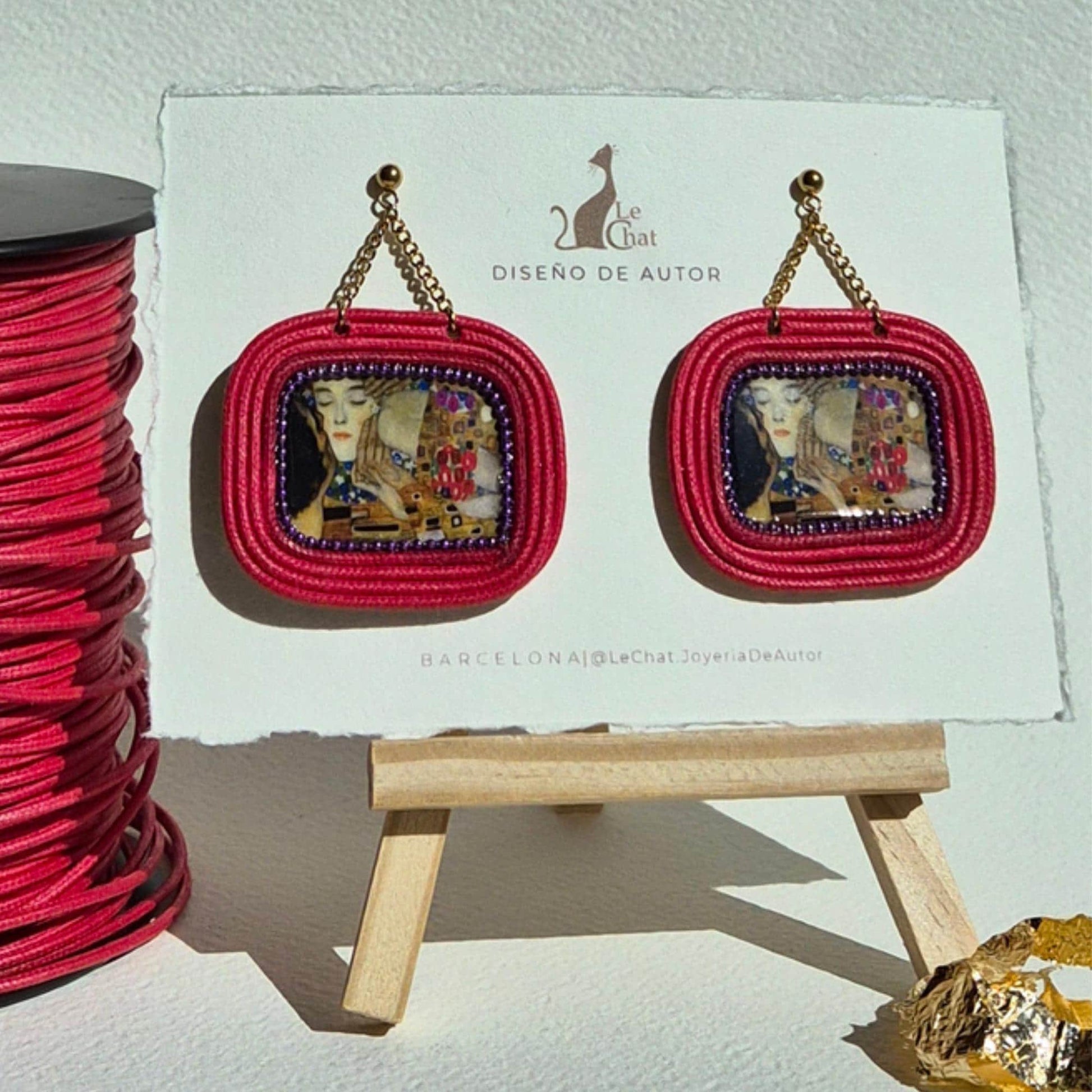 Pendientes Klimt Joyería de Autor Formato Galería Rojo y Resina Pieza Única Obra de Colección con Certificado de Autenticidad
