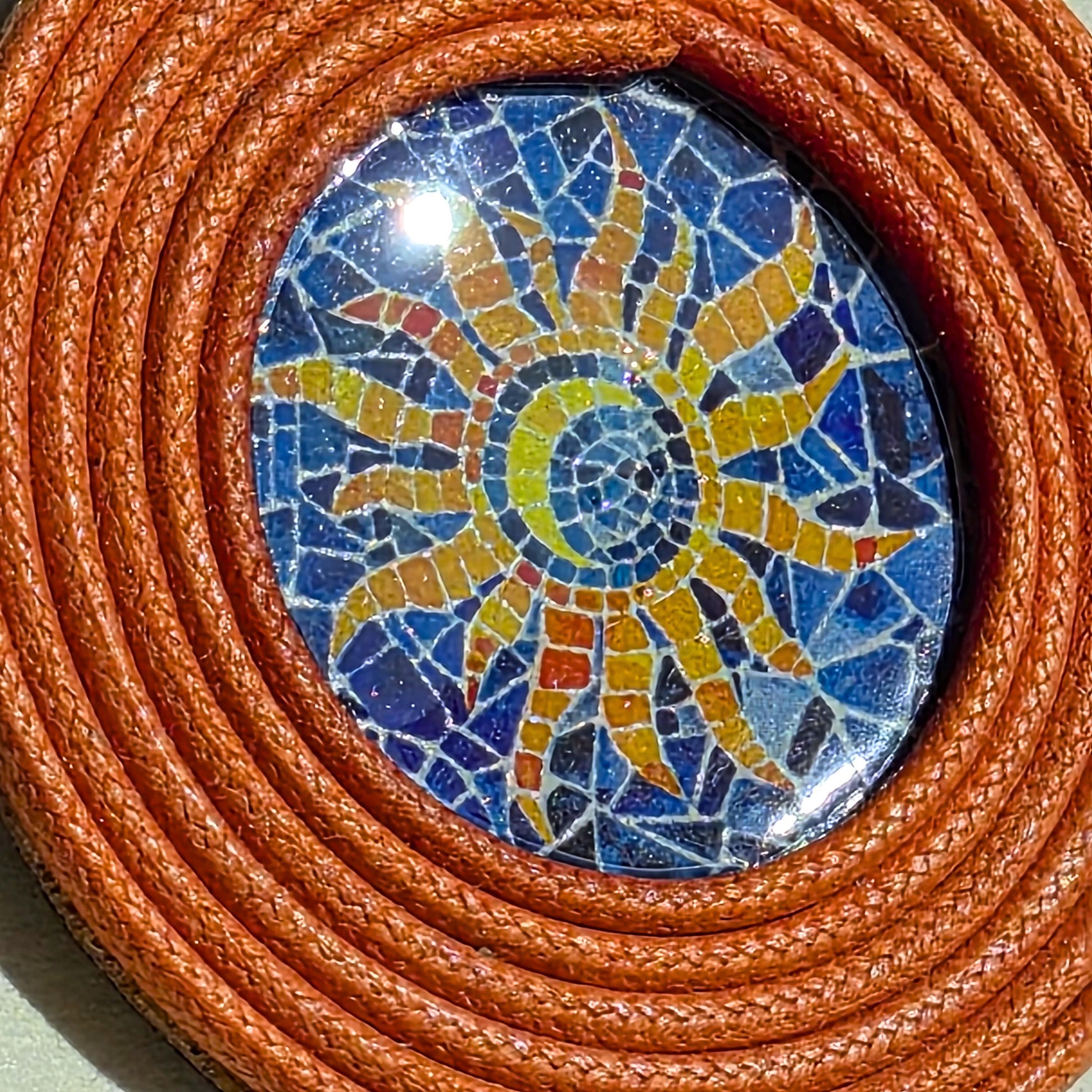 Pendientes Naranjas Grandes Trencadís Gaudí Joyería de Autor en Algodón y Resina Diseño Arte Portable Regalo Cultural Edición Limitada de 30