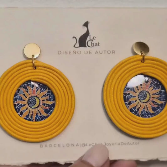 Pendientes Amarillos Grandes de Trencadís Gaudí Joyería de Autor en Algodón y Resina Edición Limitada de 30 con Certificado de Autenticidad